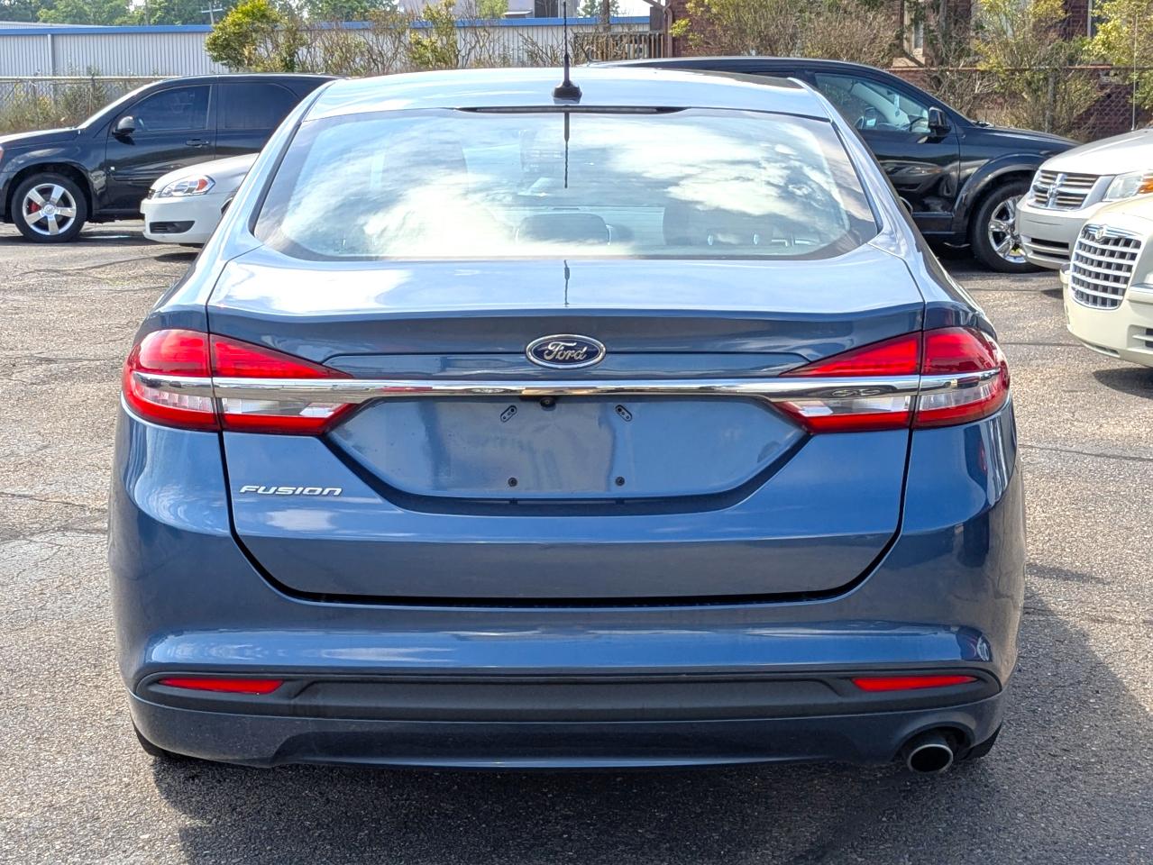 Ford Fusion S FWD 2018