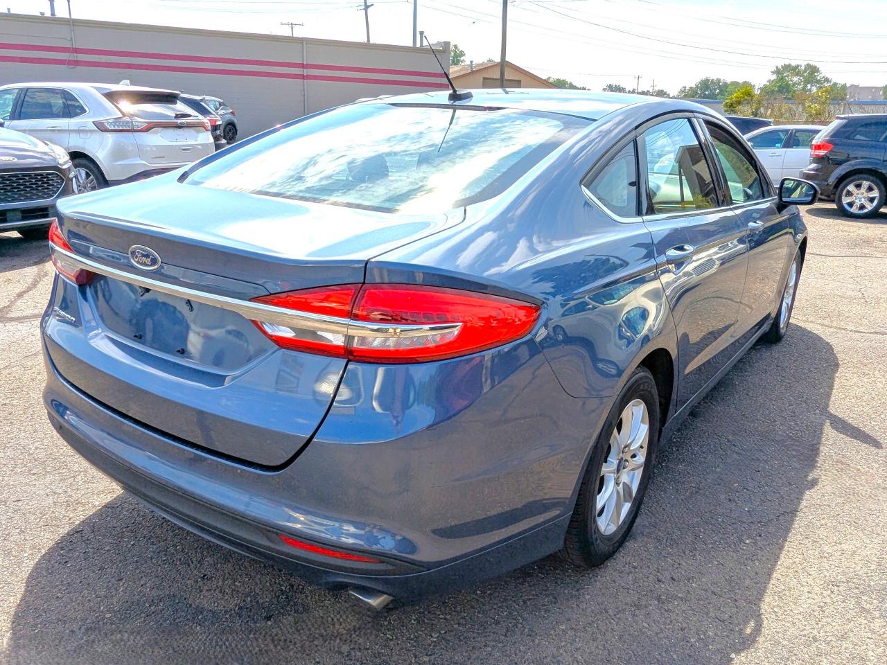 Ford Fusion S FWD 2018