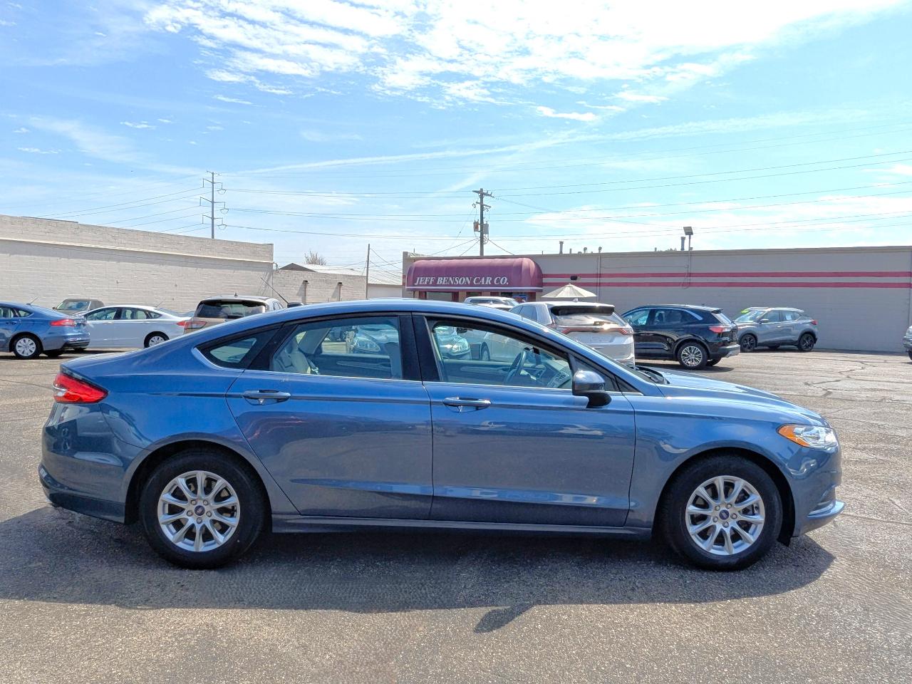 Ford Fusion S FWD 2018
