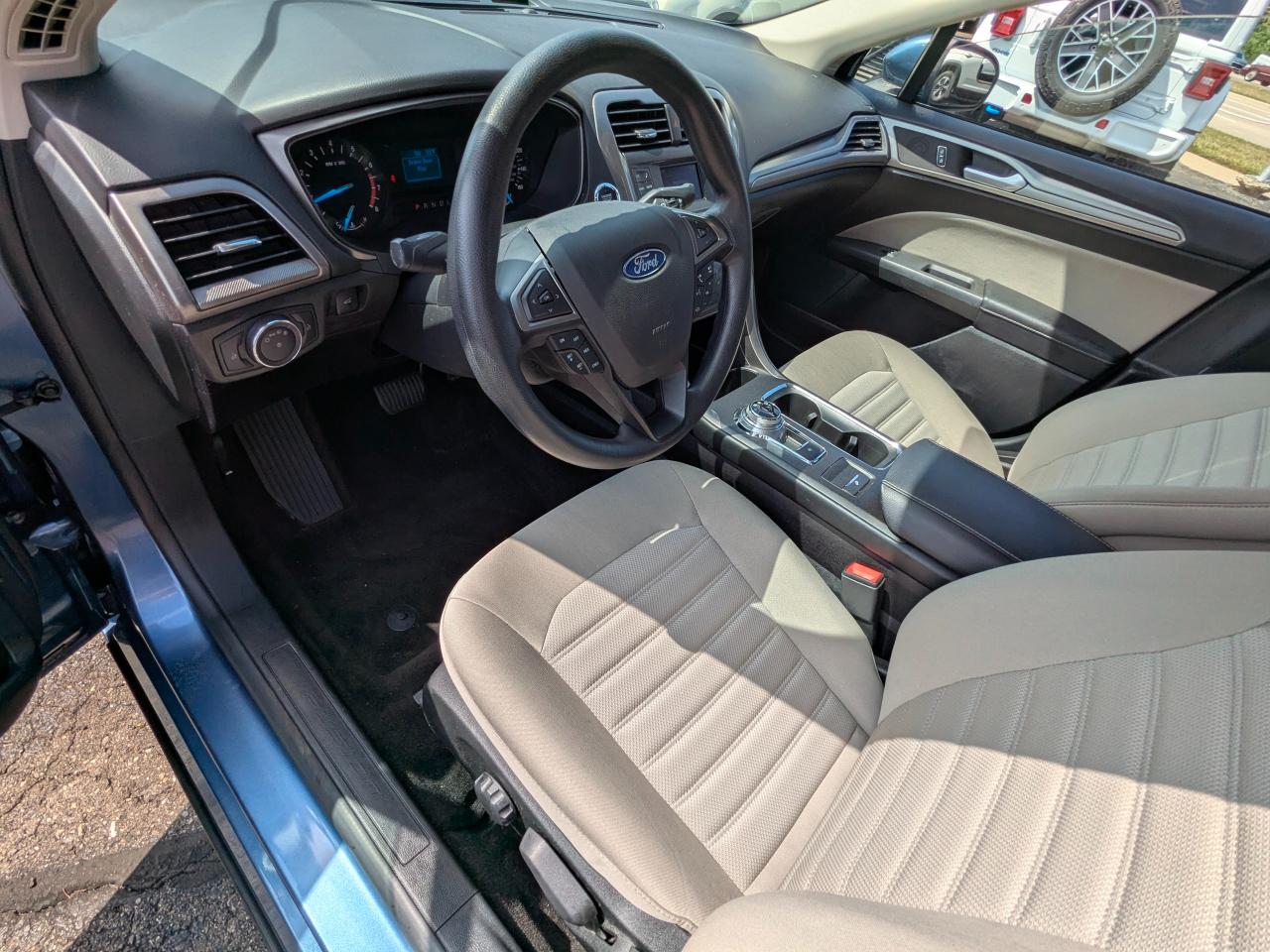 Ford Fusion S FWD 2018
