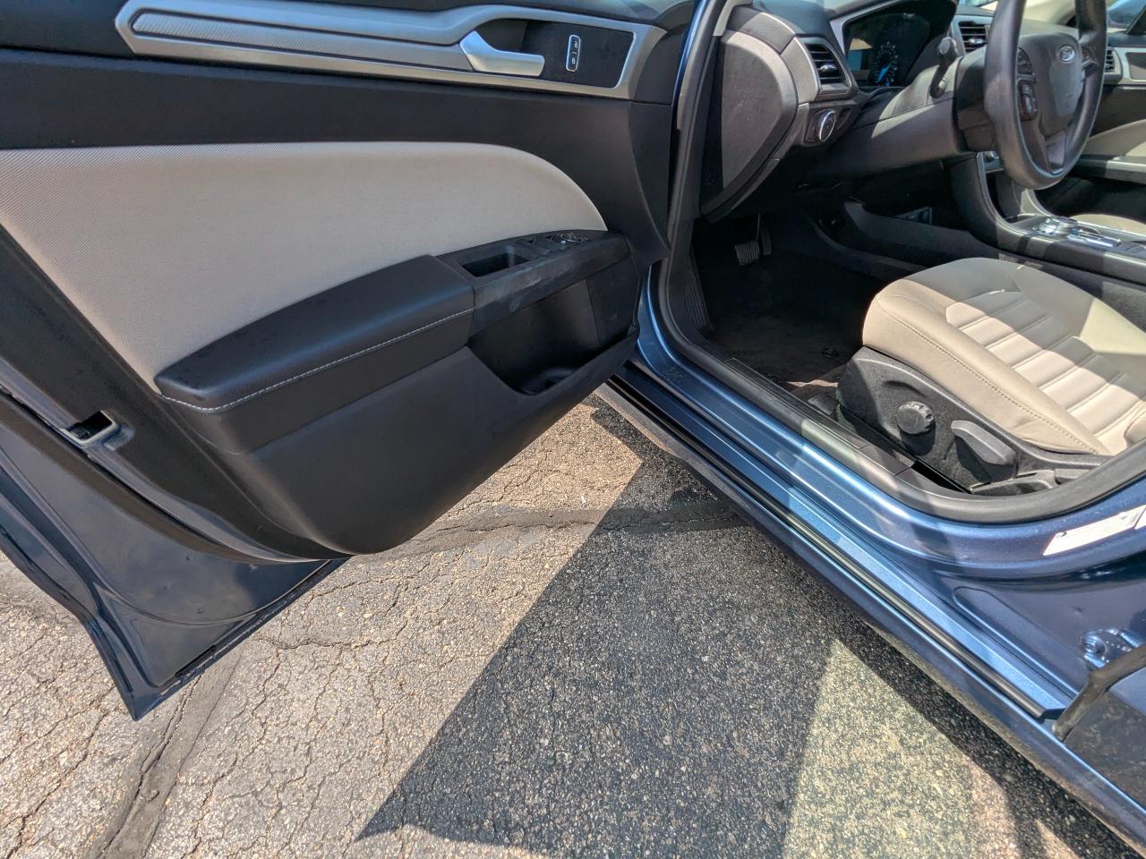 Ford Fusion S FWD 2018
