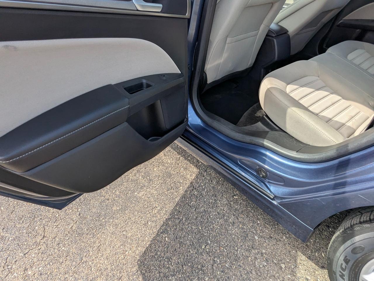 Ford Fusion S FWD 2018