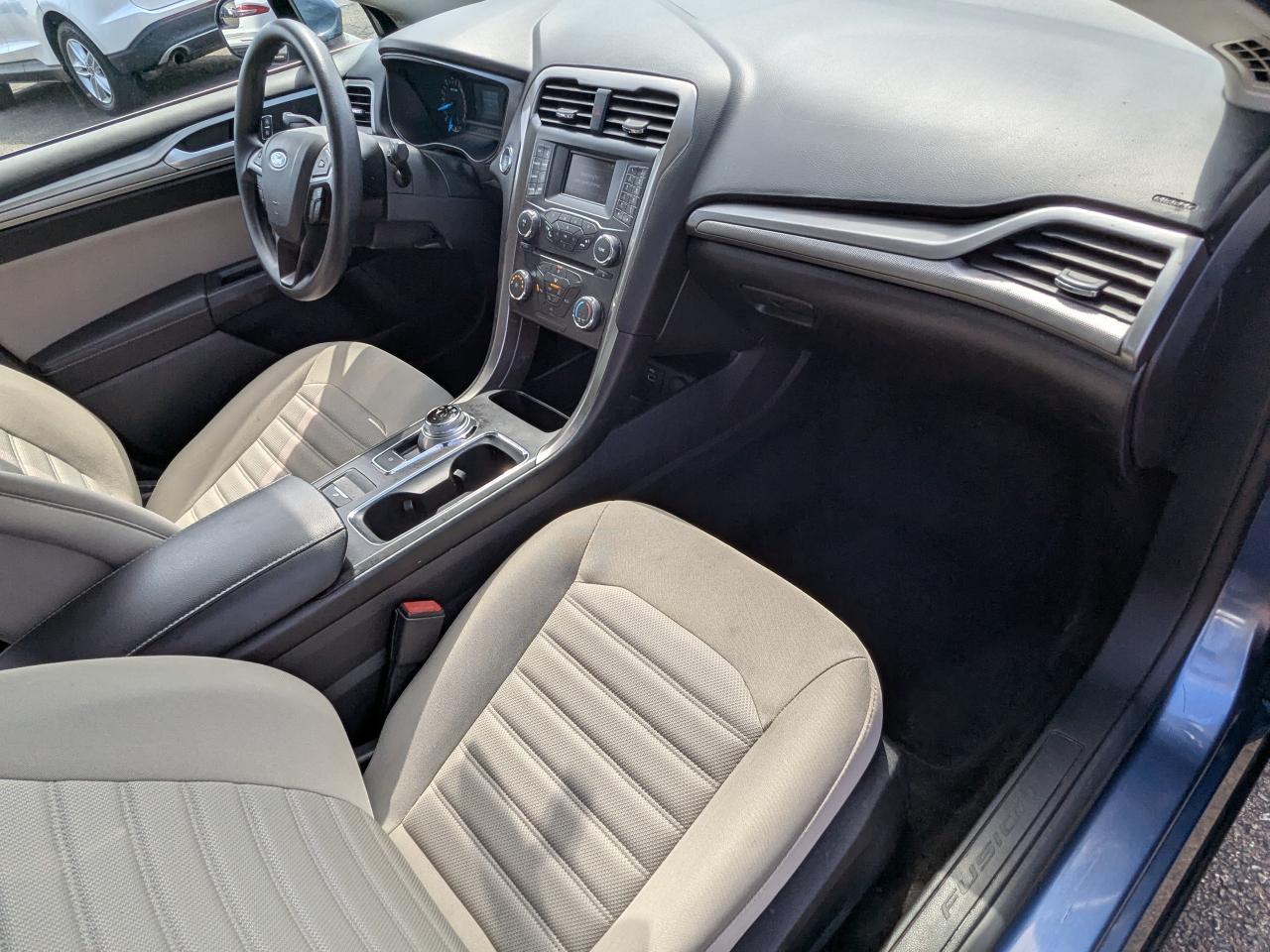 Ford Fusion S FWD 2018
