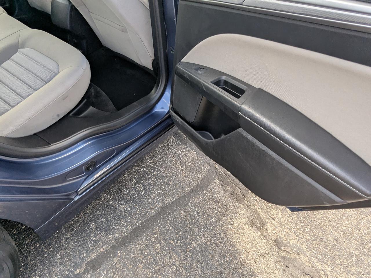 Ford Fusion S FWD 2018