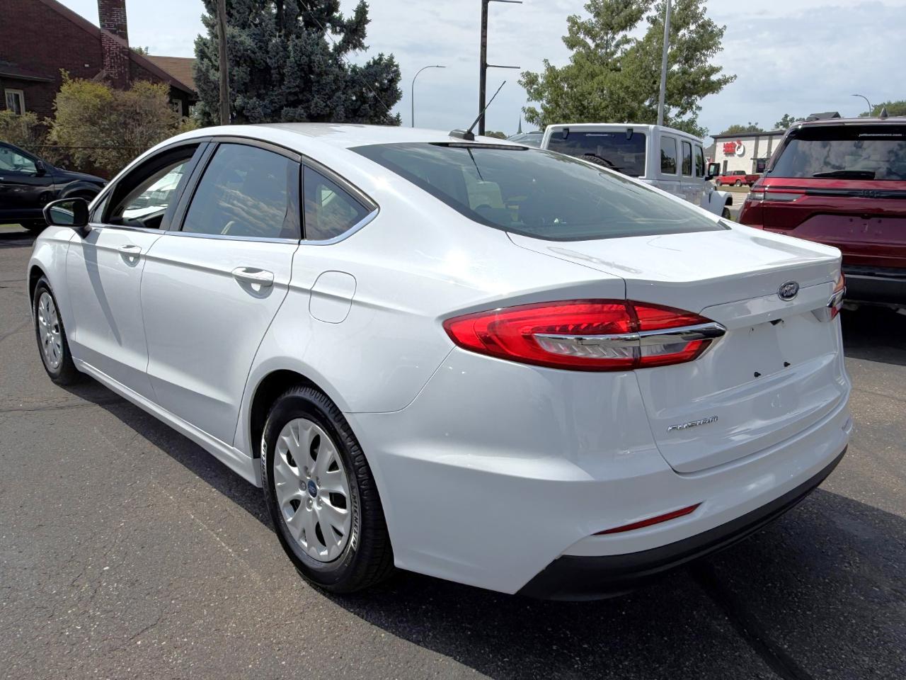 Ford Fusion S FWD 2019