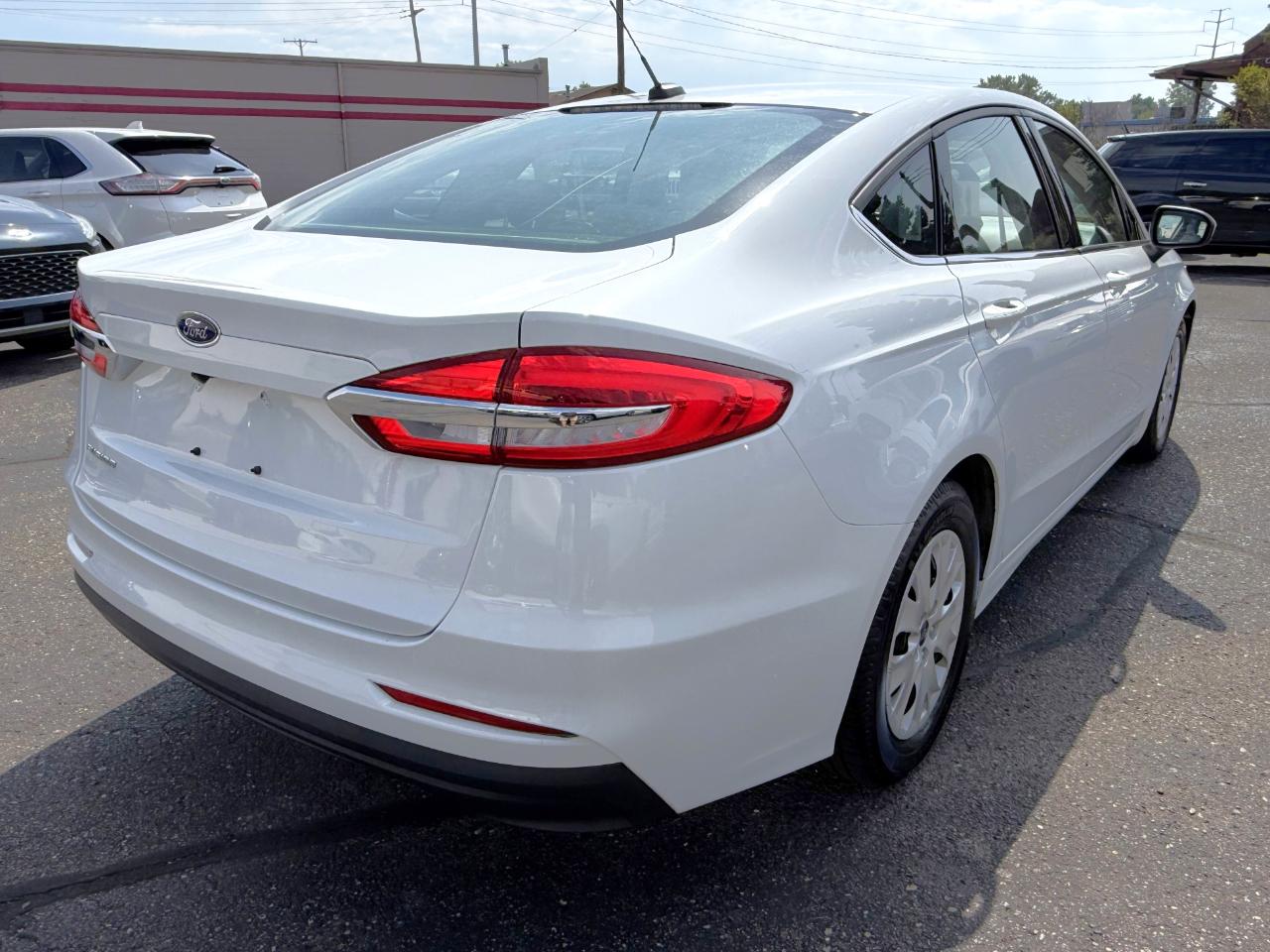 Ford Fusion S FWD 2019