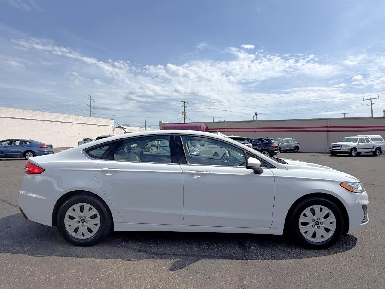 Ford Fusion S FWD 2019