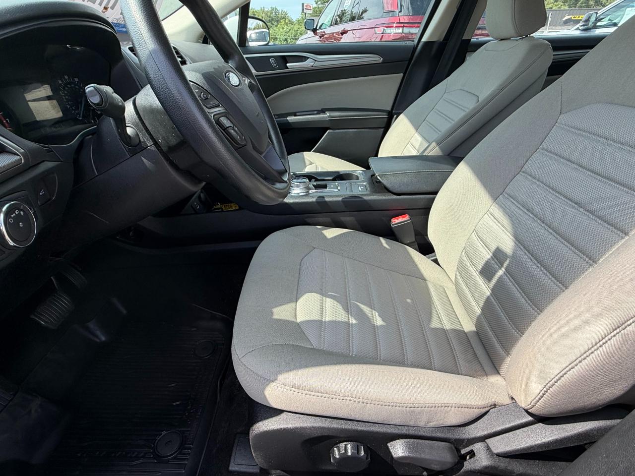 Ford Fusion S FWD 2019