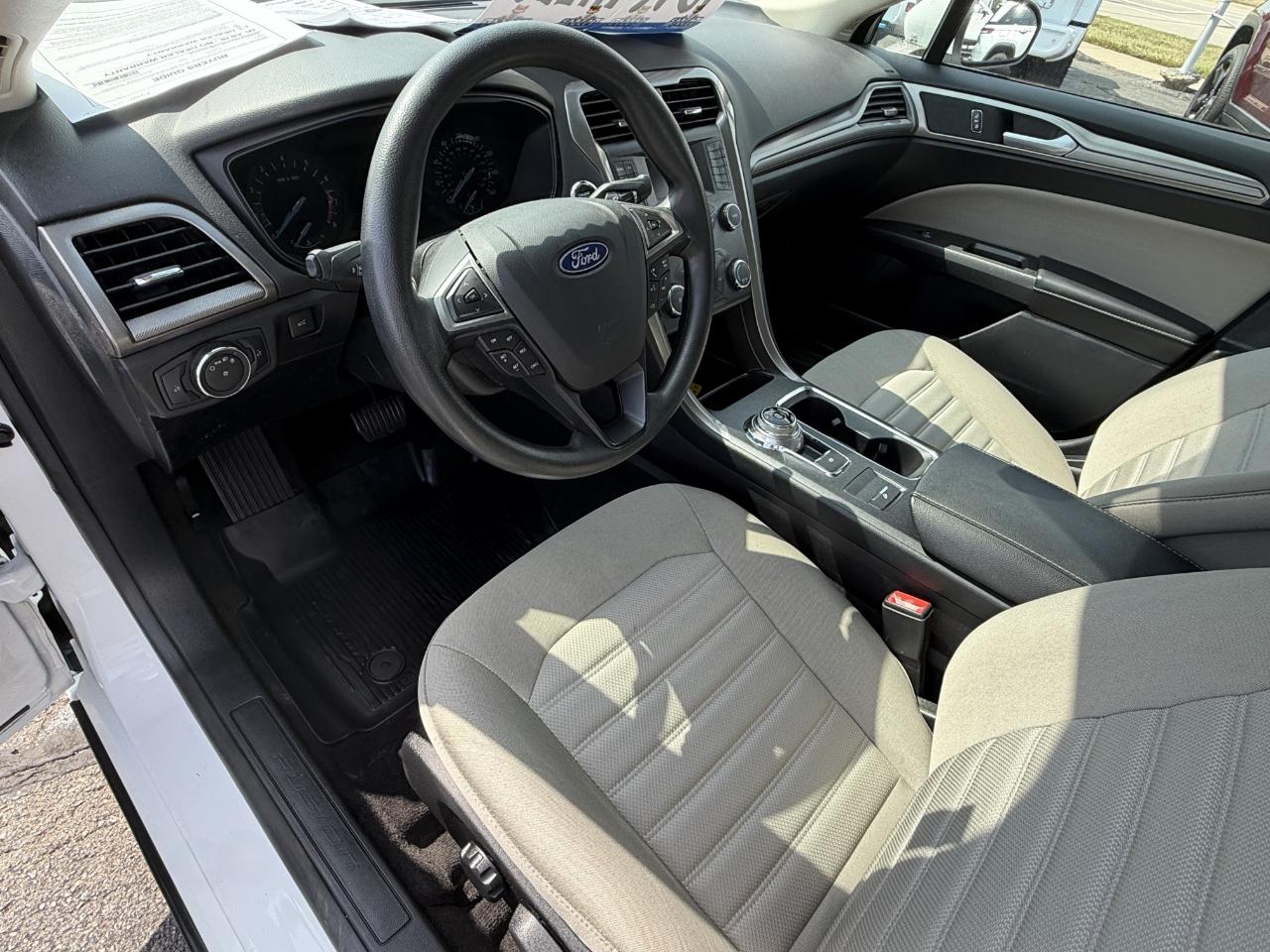 Ford Fusion S FWD 2019