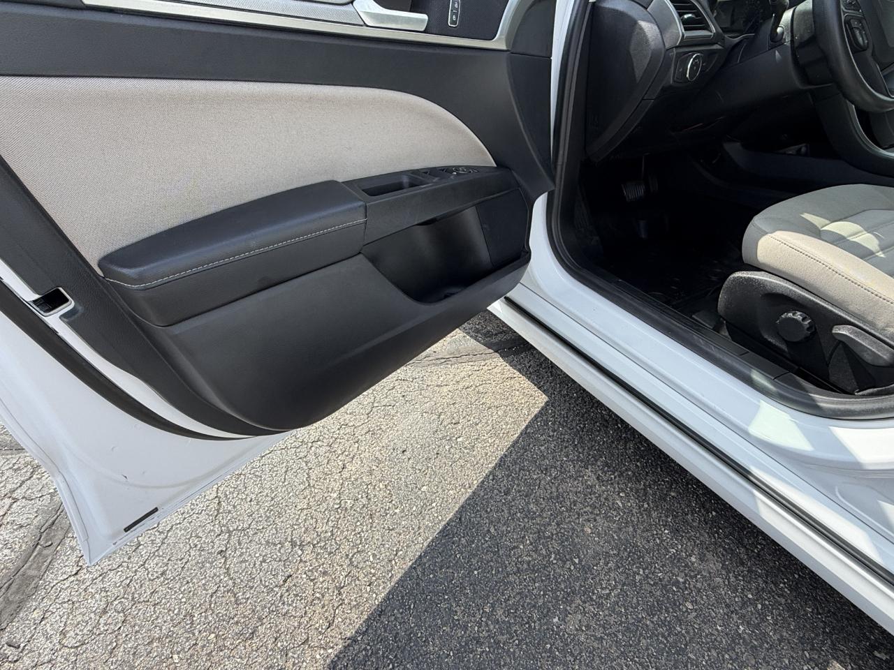 Ford Fusion S FWD 2019
