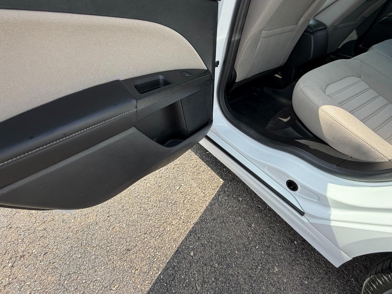 Ford Fusion S FWD 2019