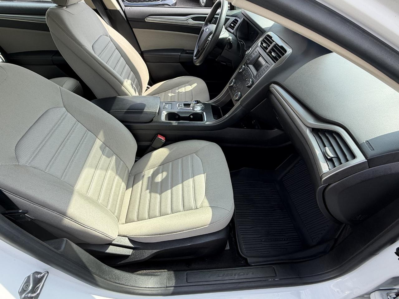 Ford Fusion S FWD 2019