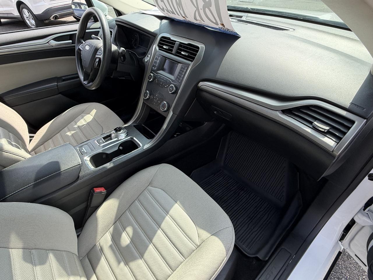 Ford Fusion S FWD 2019