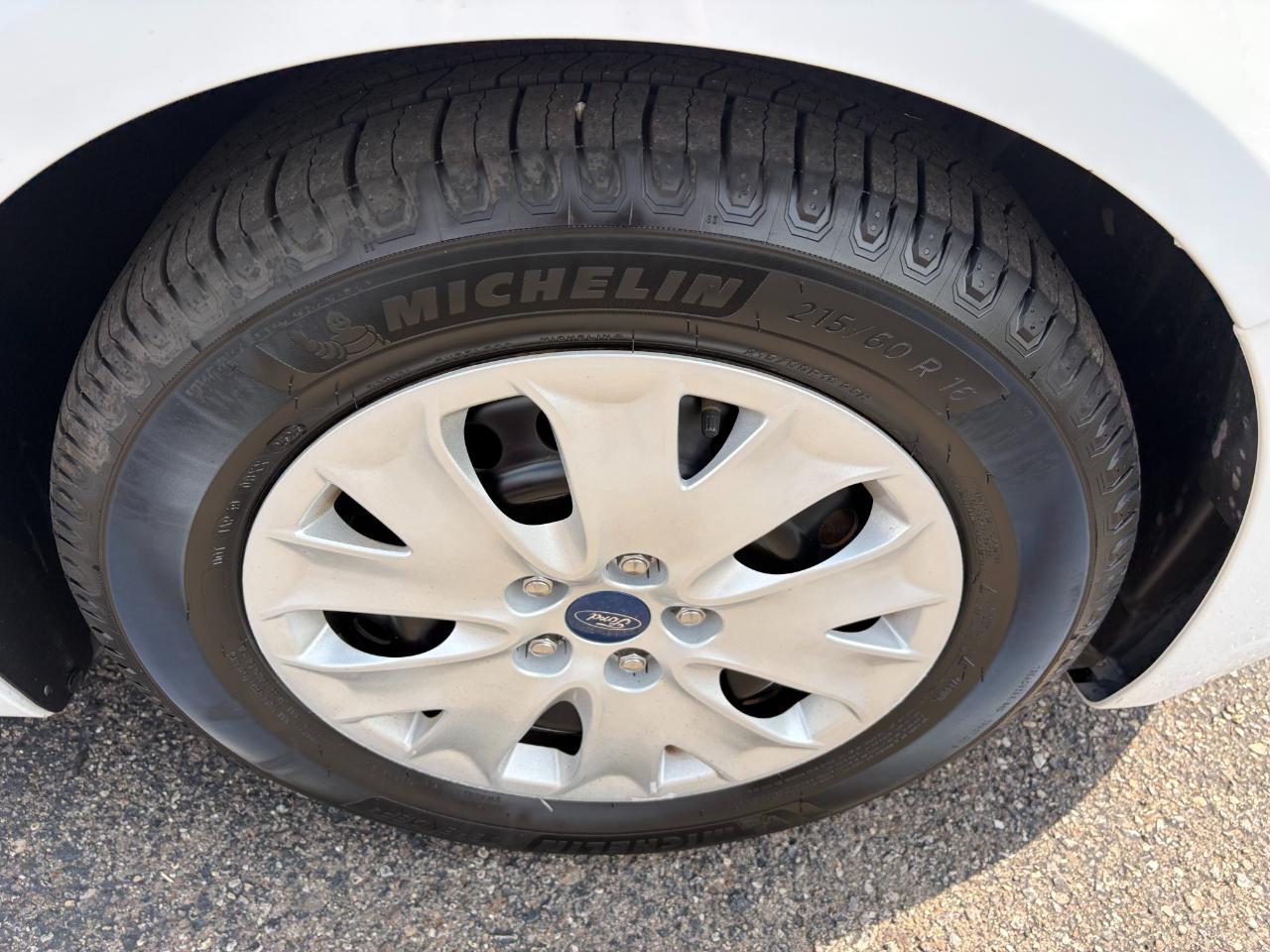 Ford Fusion S FWD 2019