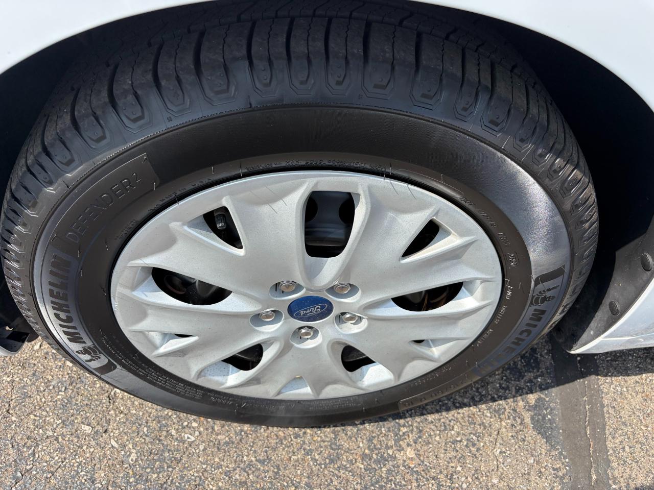 Ford Fusion S FWD 2019