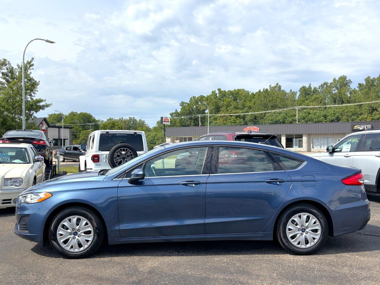 Ford Fusion S FWD 2019