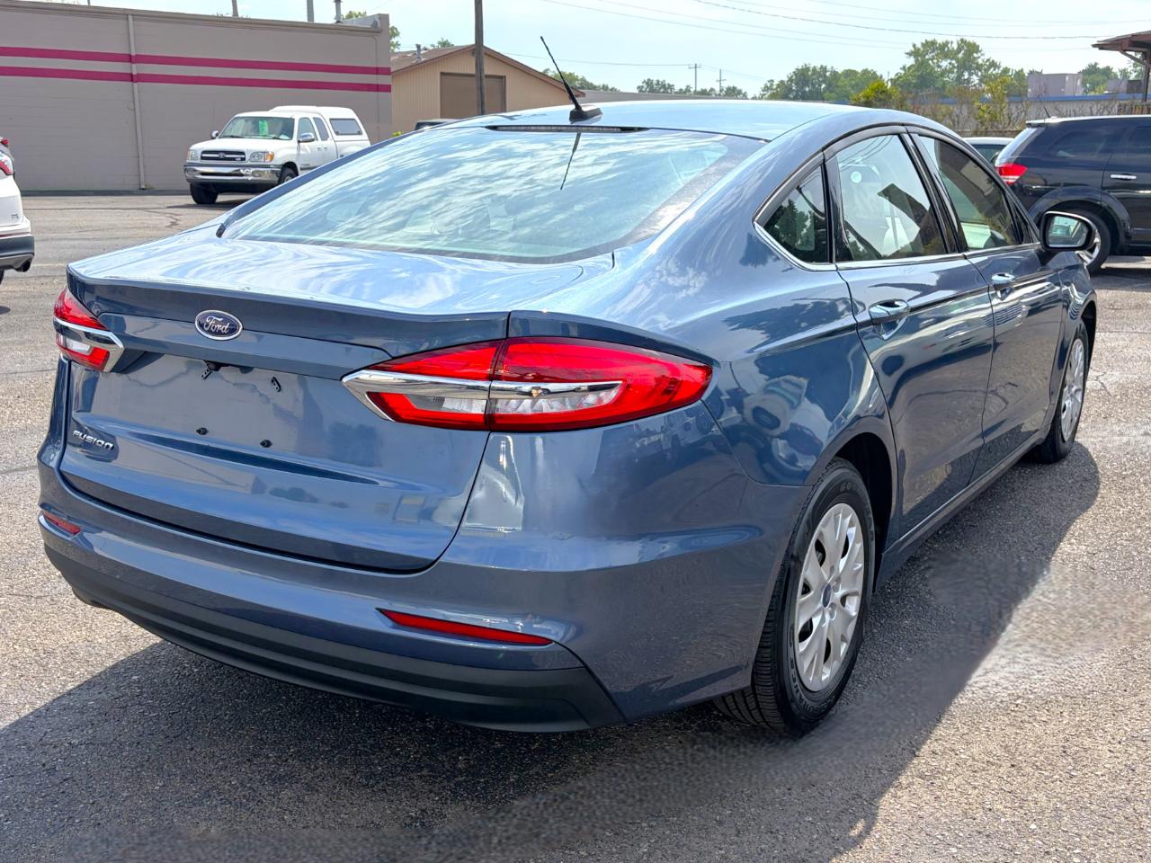 Ford Fusion S FWD 2019