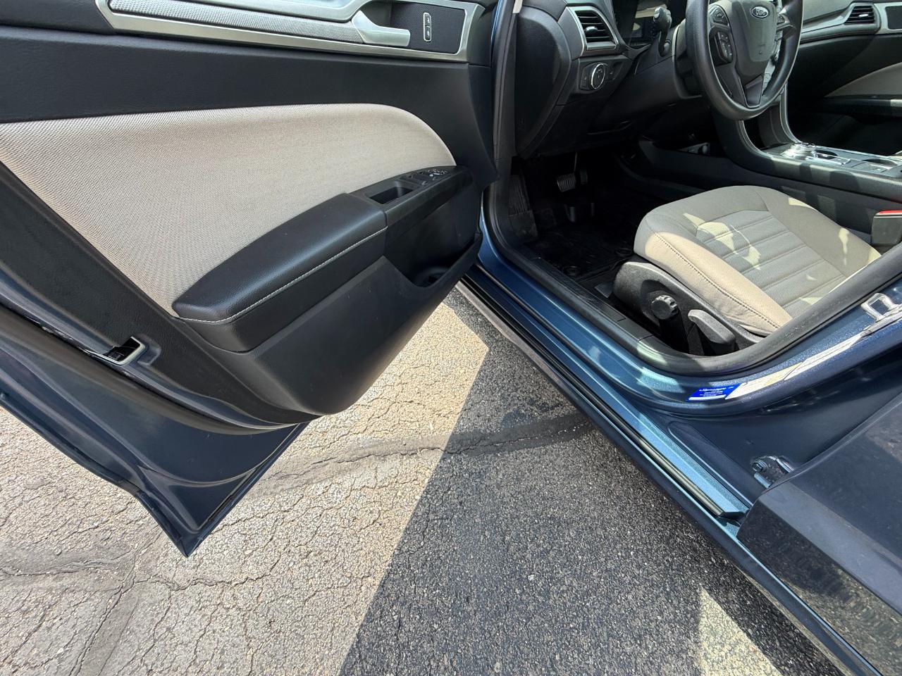 Ford Fusion S FWD 2019