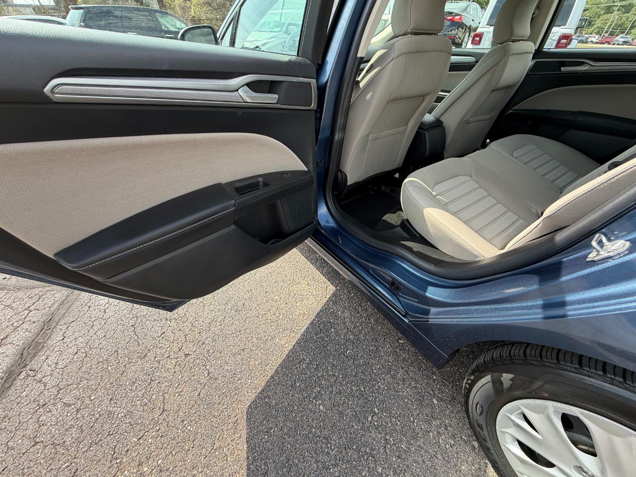 Ford Fusion S FWD 2019