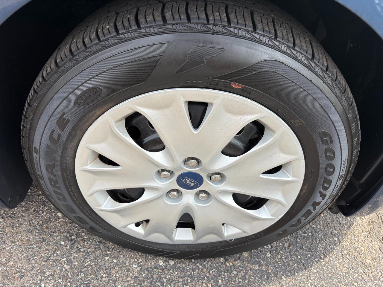 Ford Fusion S FWD 2019