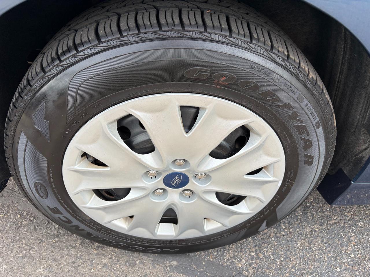 Ford Fusion S FWD 2019