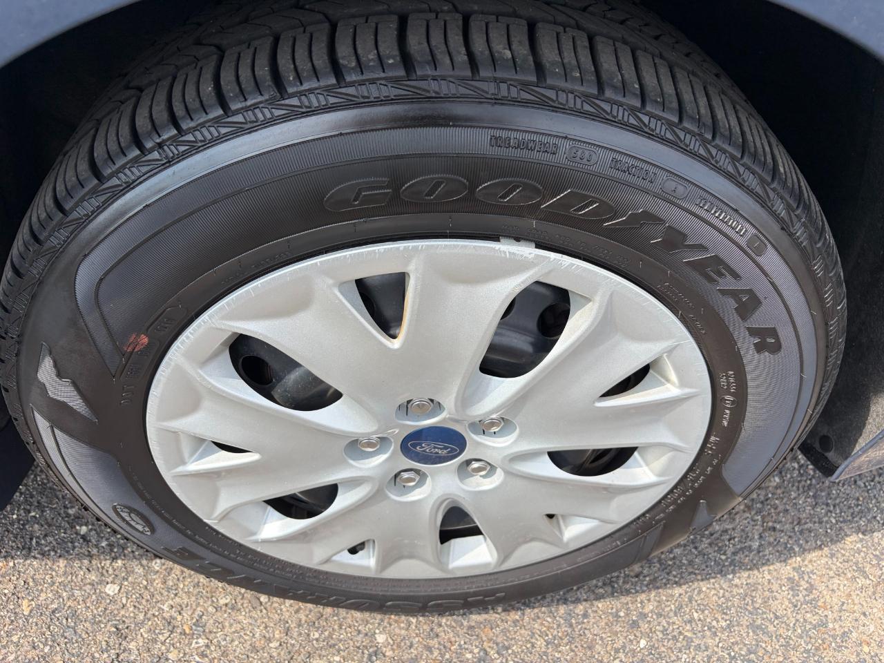 Ford Fusion S FWD 2019