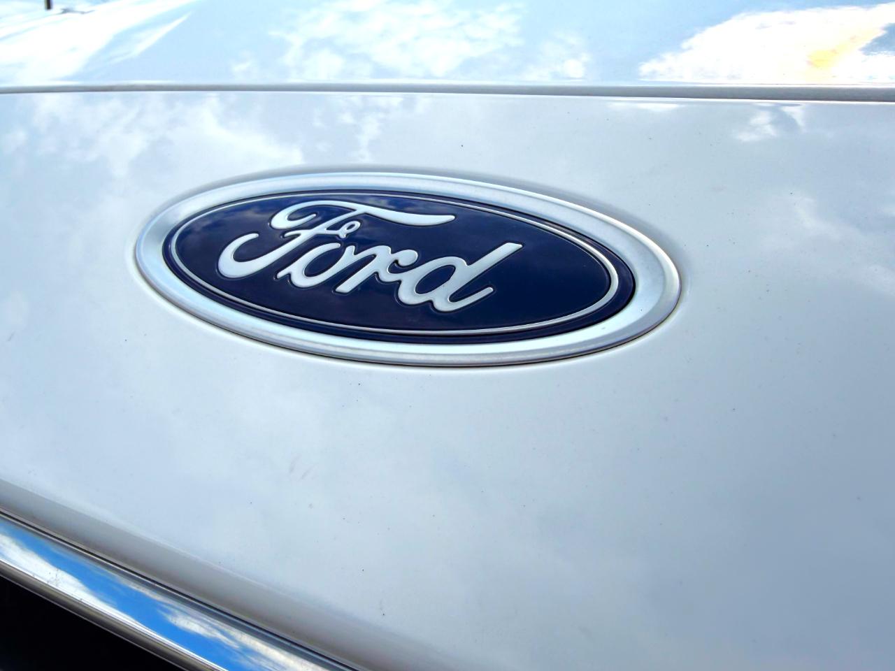 Ford Fusion S FWD 2019