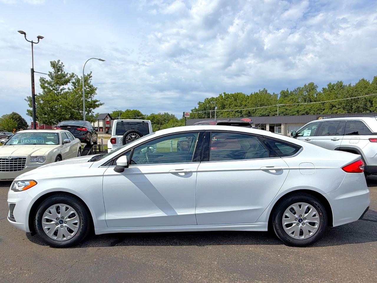 Ford Fusion S FWD 2019