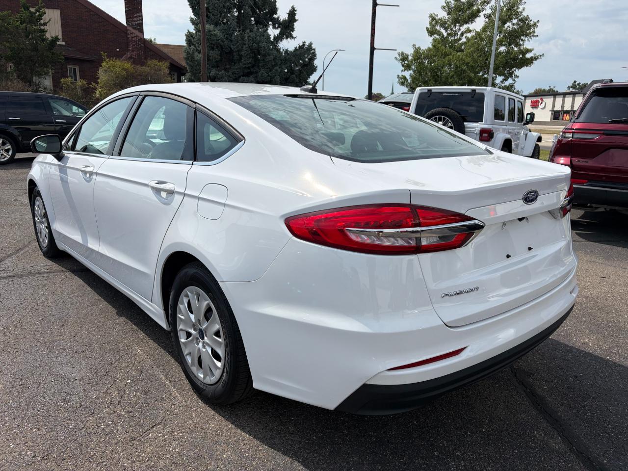 Ford Fusion S FWD 2019