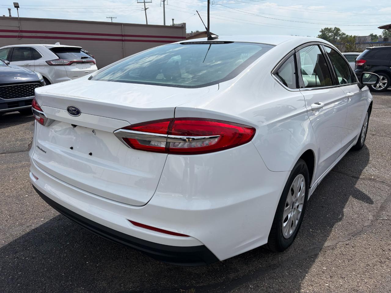 Ford Fusion S FWD 2019
