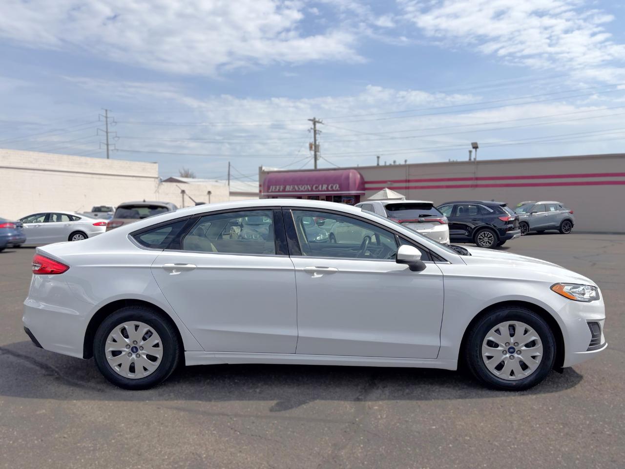 Ford Fusion S FWD 2019