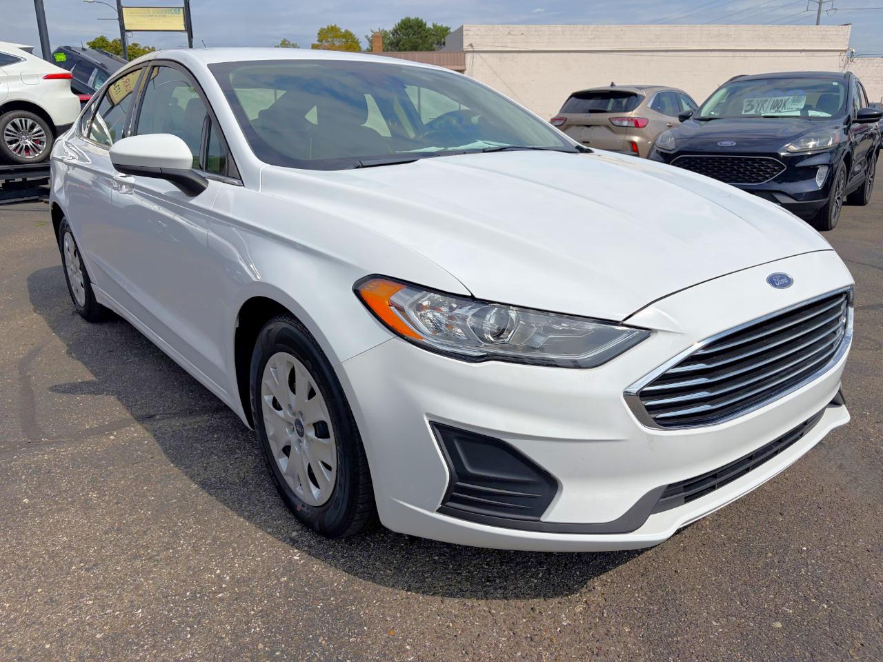 Ford Fusion S FWD 2019