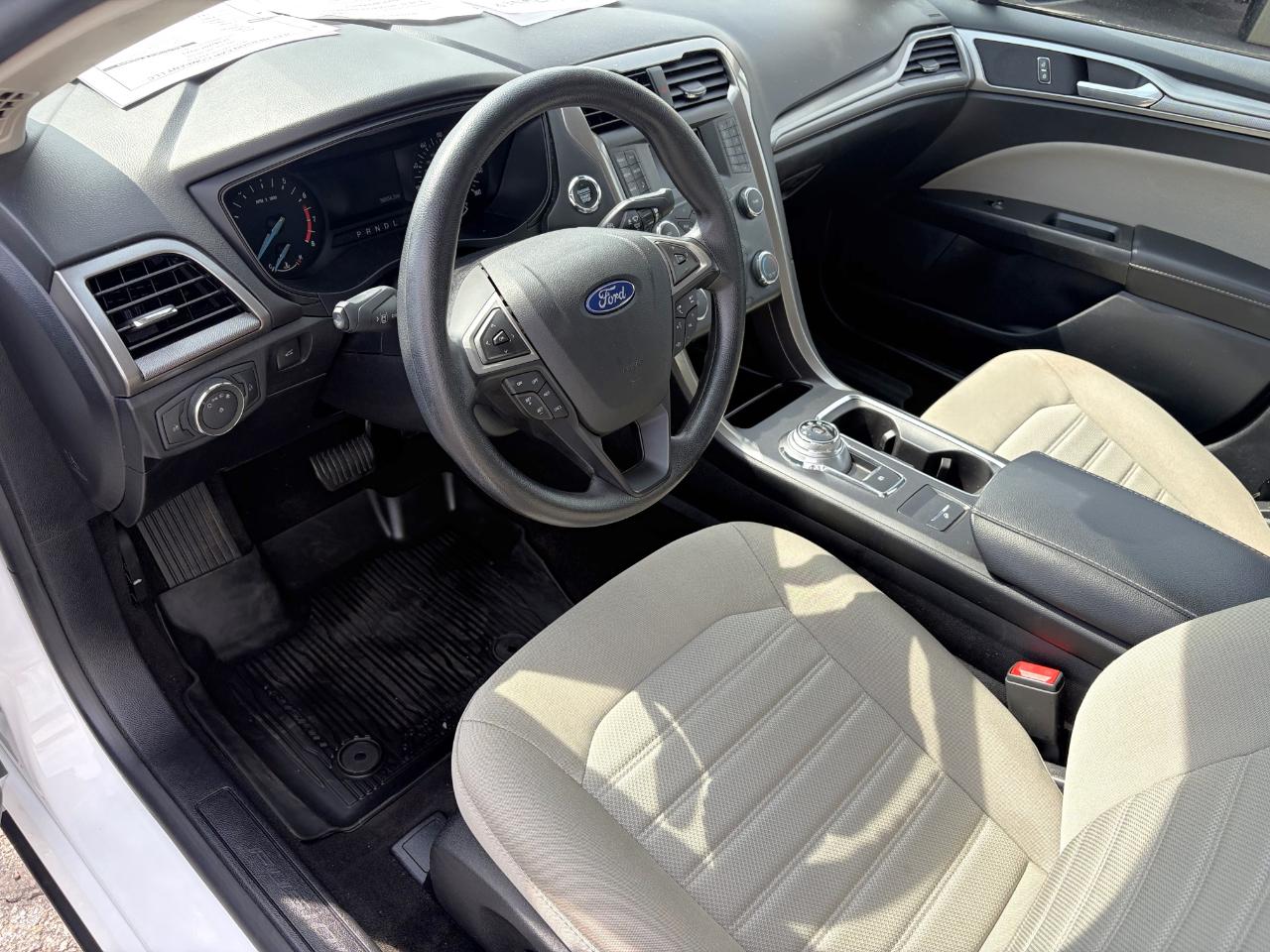 Ford Fusion S FWD 2019