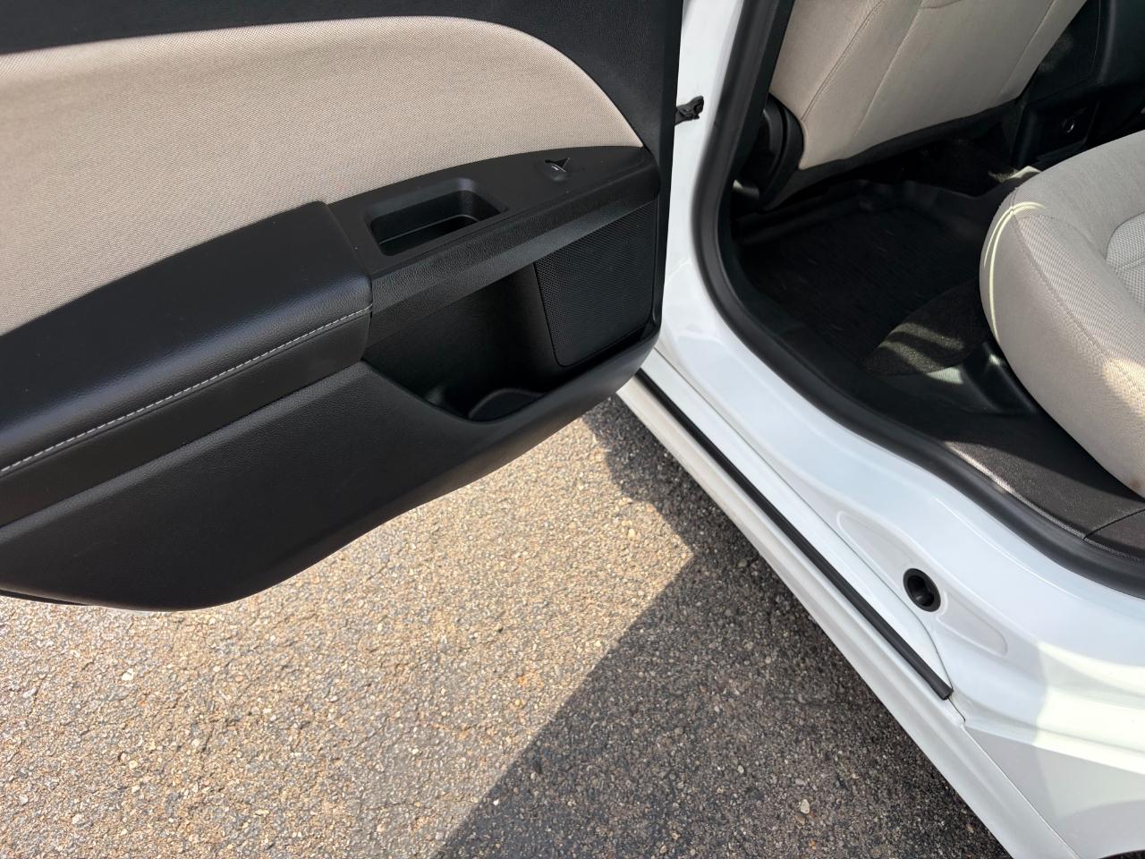 Ford Fusion S FWD 2019