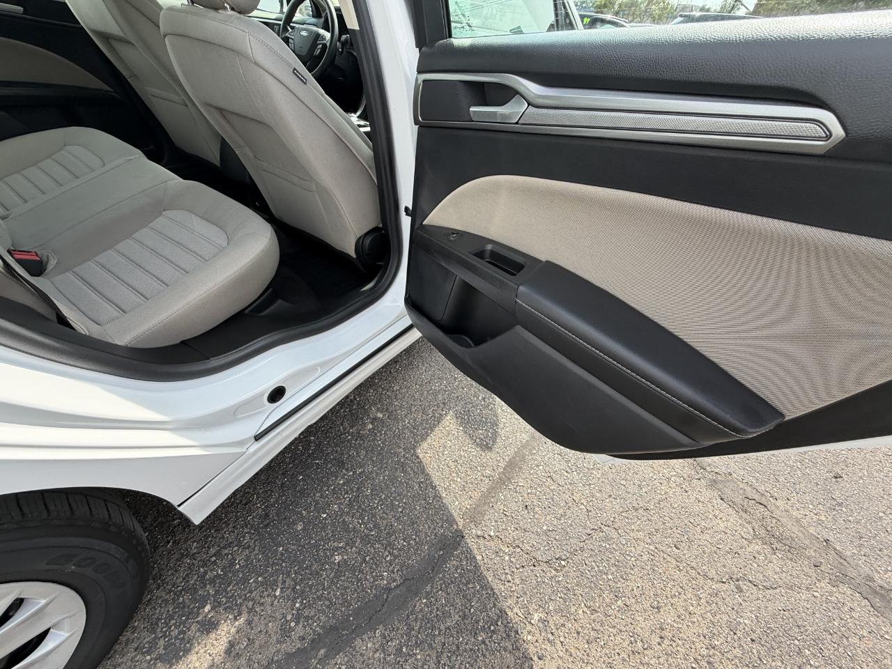 Ford Fusion S FWD 2019