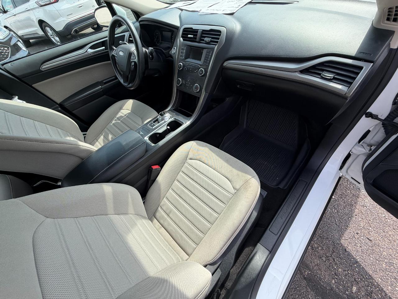 Ford Fusion S FWD 2019