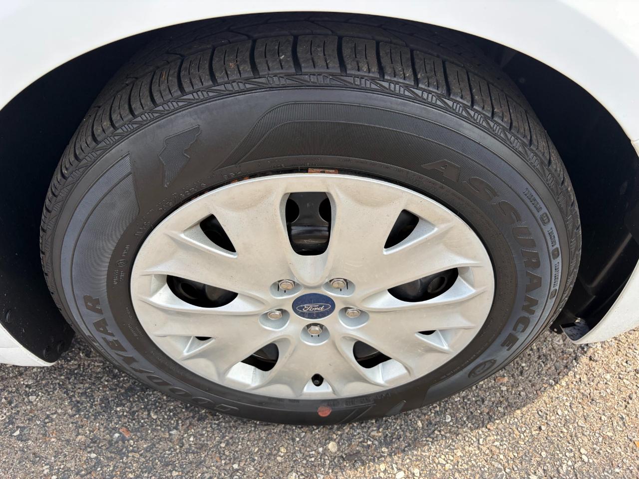 Ford Fusion S FWD 2019