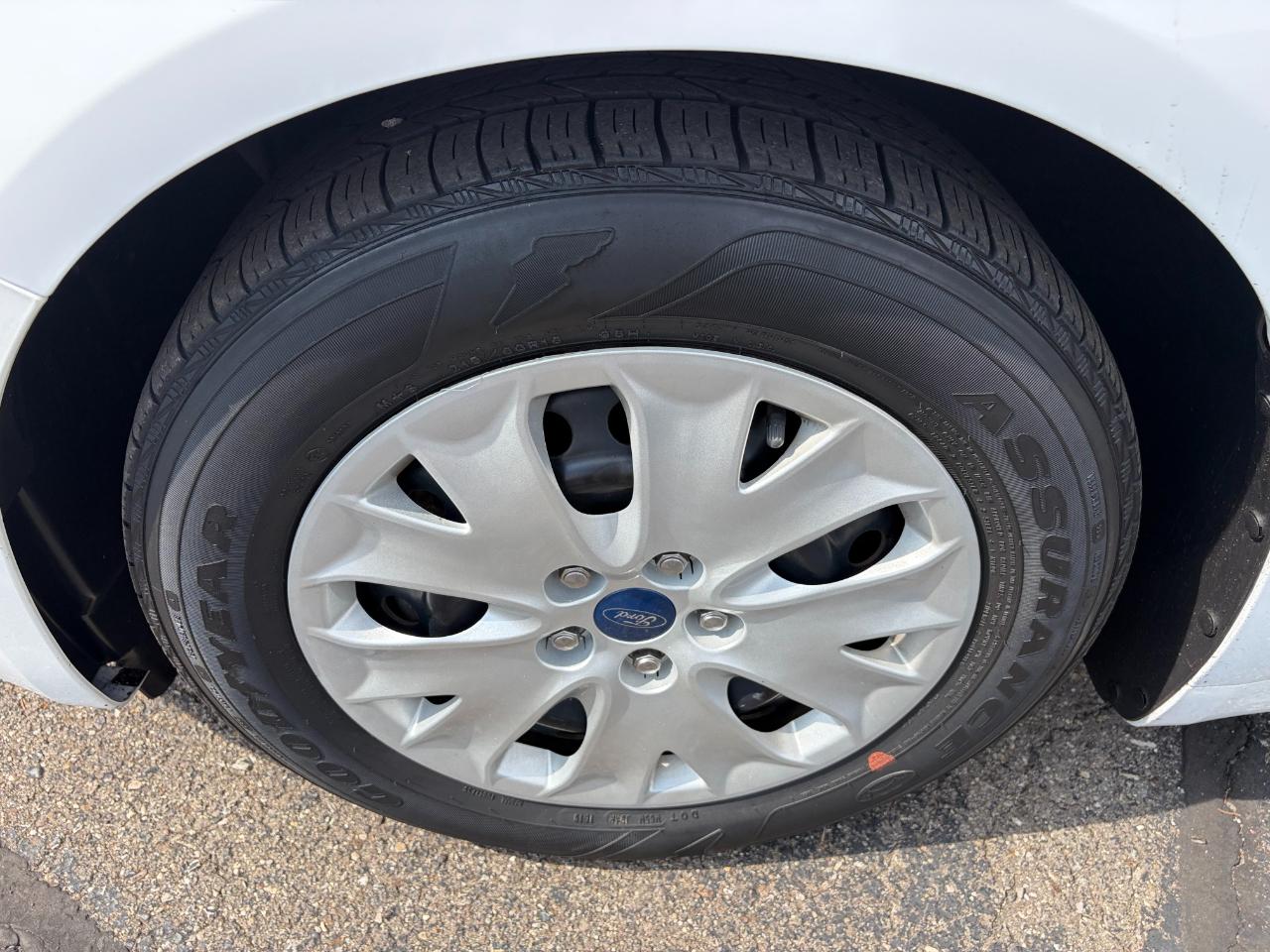 Ford Fusion S FWD 2019