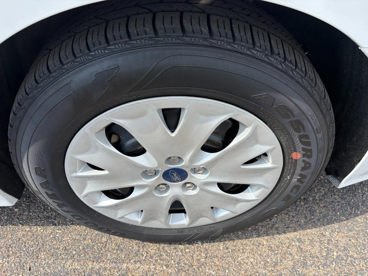 Ford Fusion S FWD 2019