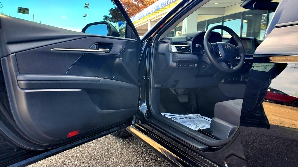 Toyota Camry Hybrid  2025