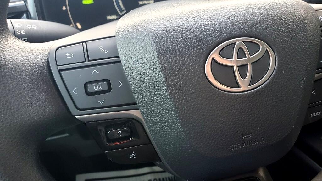 Toyota Camry Hybrid  2025