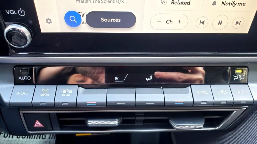 Toyota Camry Hybrid  2025