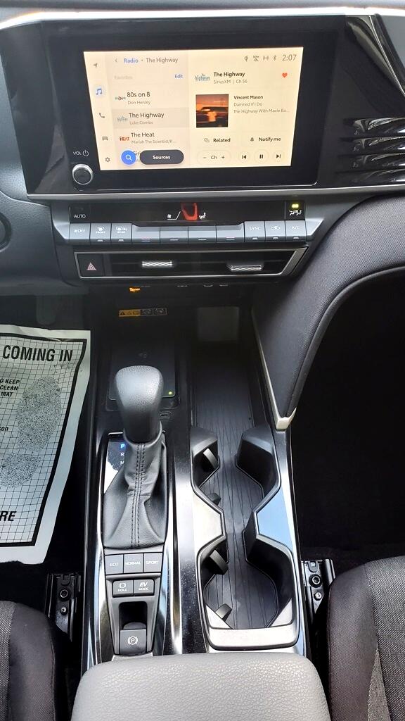 Toyota Camry Hybrid  2025