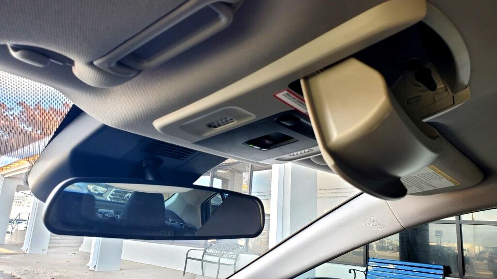 Toyota Camry Hybrid  2025