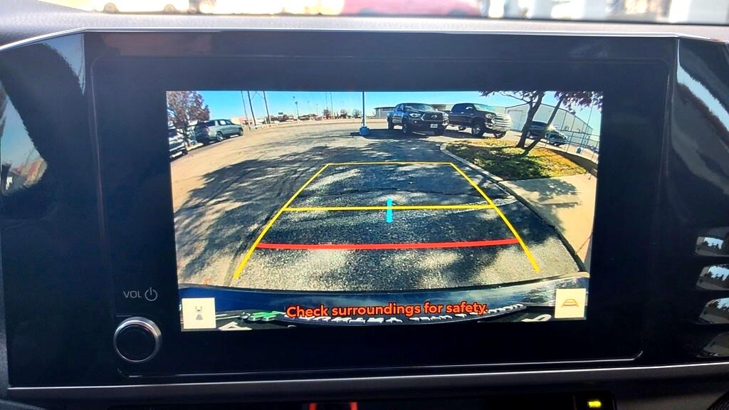 Toyota Camry Hybrid  2025