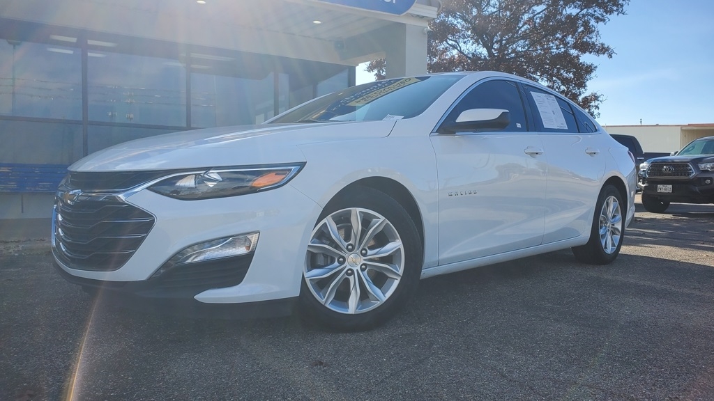 2024 Chevrolet Malibu 1LT photo 2