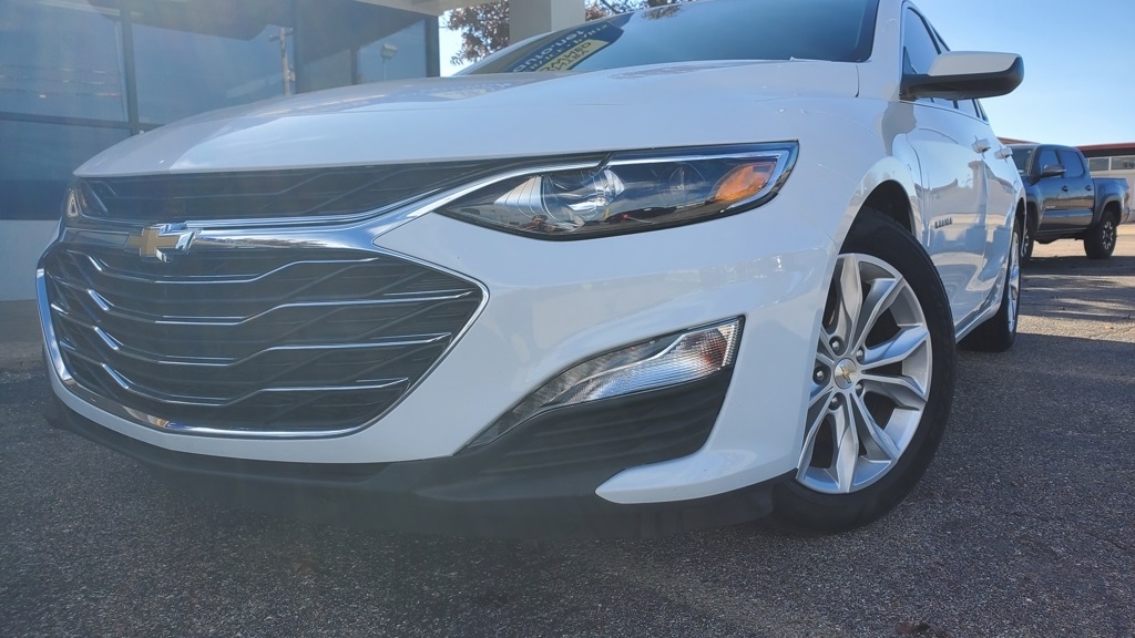 2024 Chevrolet Malibu 1LT photo 3