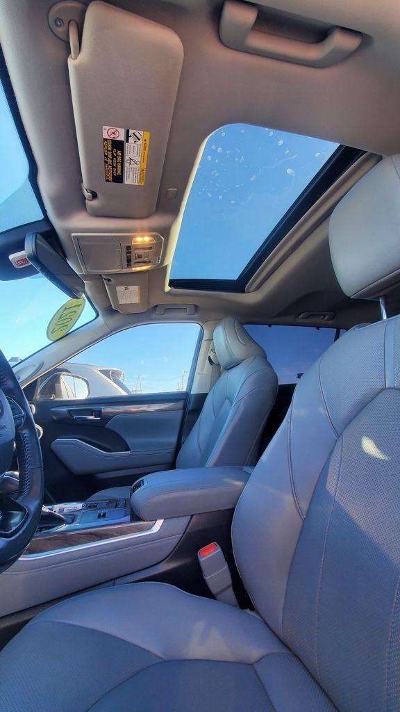 Toyota Highlander  2021