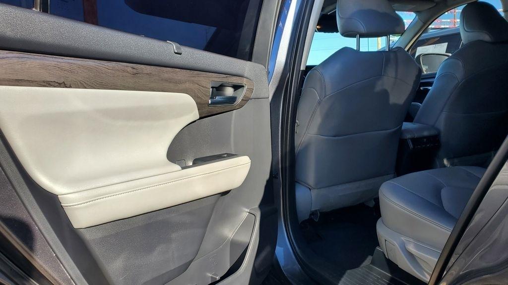 Toyota Highlander  2021