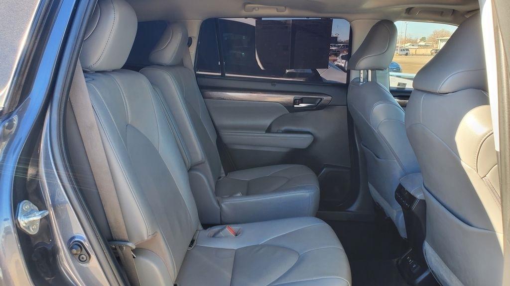 Toyota Highlander  2021